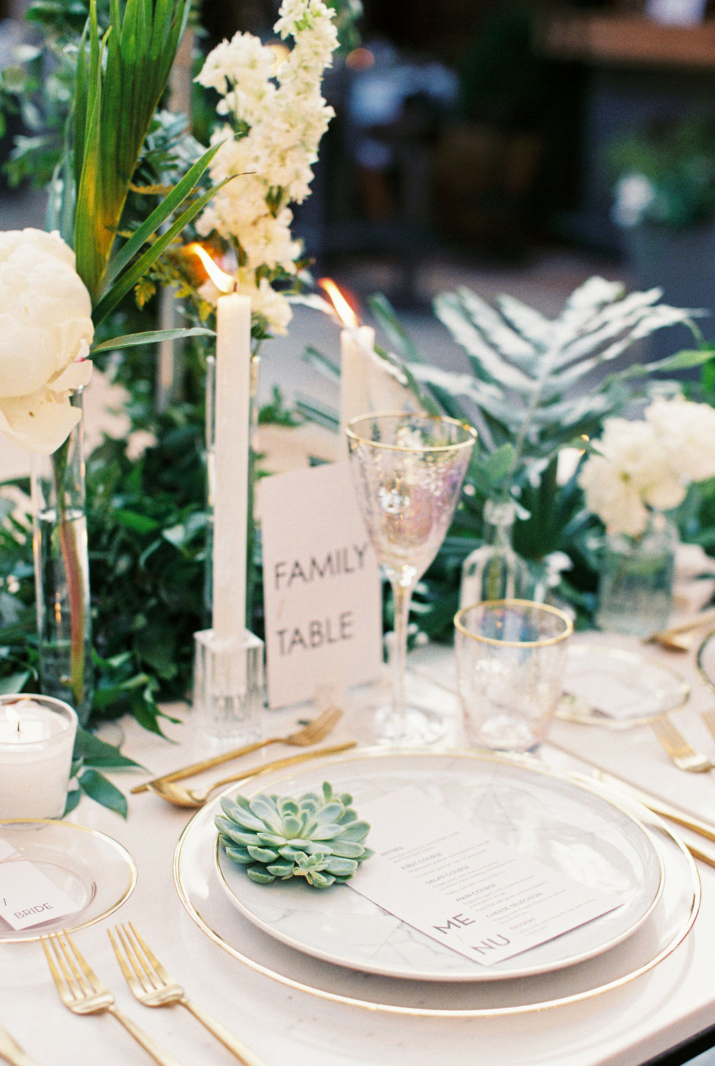 urban chic wedding marble gold black details table setup soo events